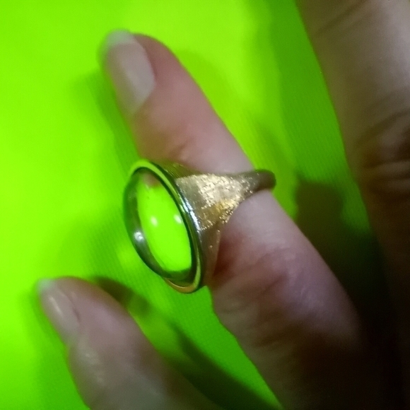 Goldtone mirror Ring textured size 7 - Picture 3 of 4